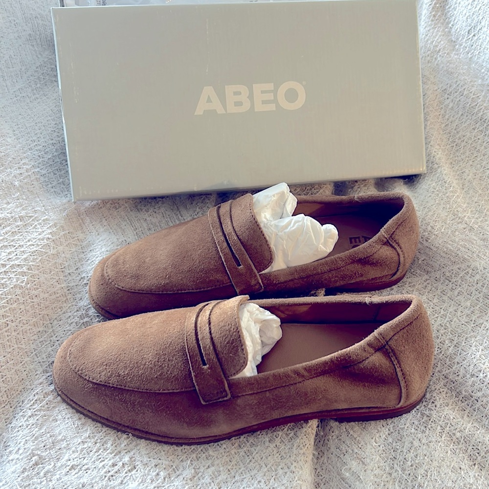 New in Box Tan Naomi Loafers from Abeo, 8.5